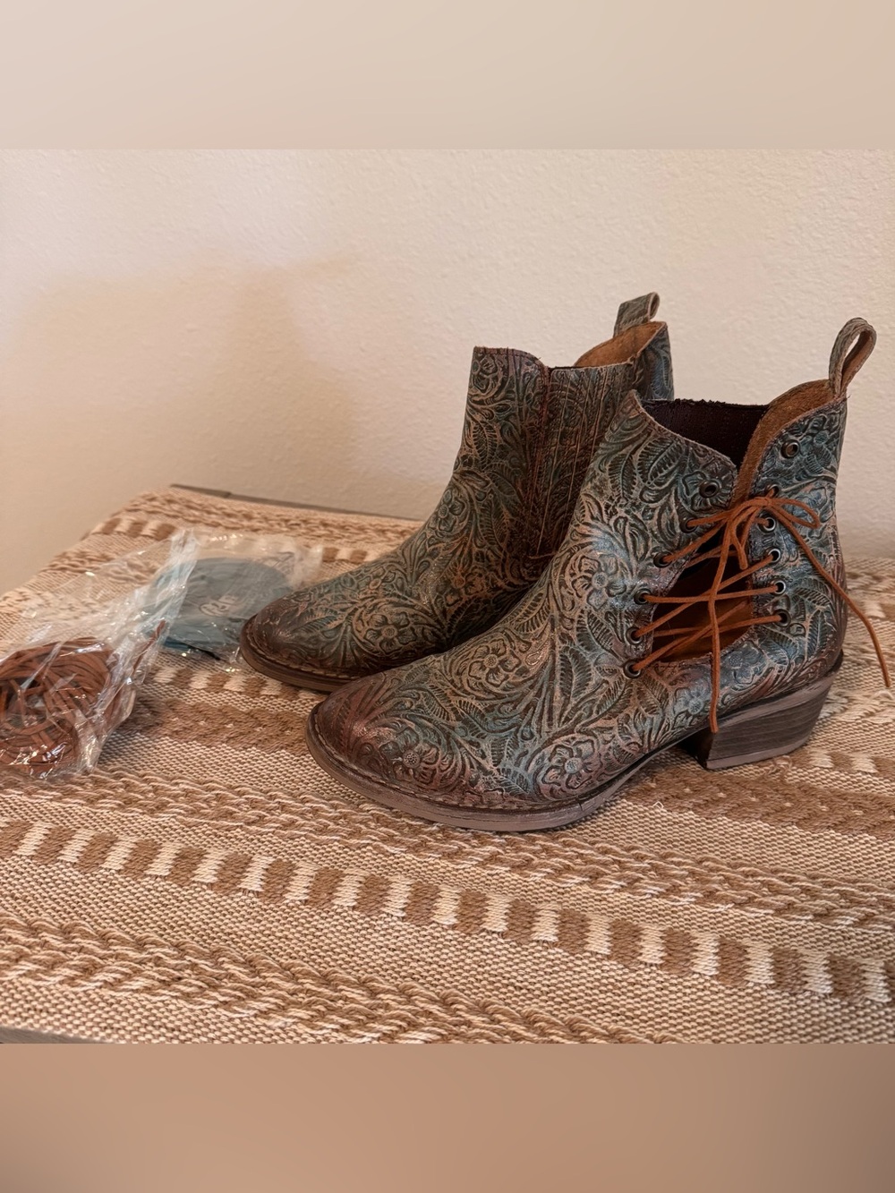 Circle G by Corral Floral Tooled Cutout Boots 🤎 - Picture 9 of 9